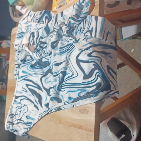 SHEIN SIZE 4 Tie Summer Crop top - Picture 2 of 7